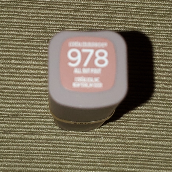 Loreal lipstick - Picture 1 of 1